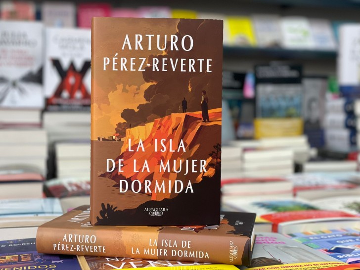 La Isla De La Mujer Dormida De Arturo P Rez Reverte Valle De Elda