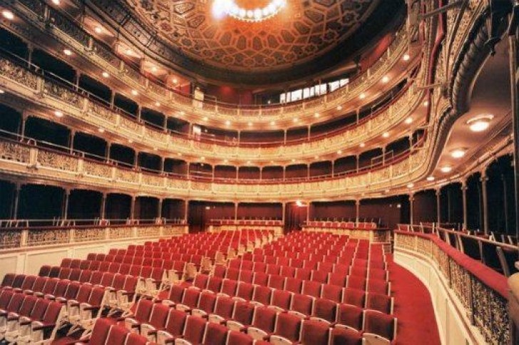 Donde esta el teatro rialto en madrid