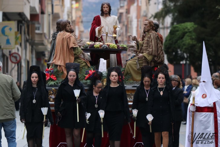 Recogimiento y devoción en la Procesión de la Santa Cena - Valle de Elda