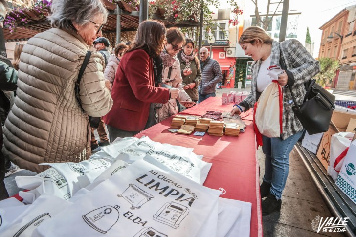 Elda conmemora el Día de los Derechos Humanos con una feria - Valle de Elda