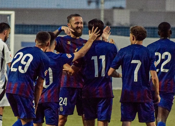 El Eldense consigue su primera victoria de la temporada ante el ...