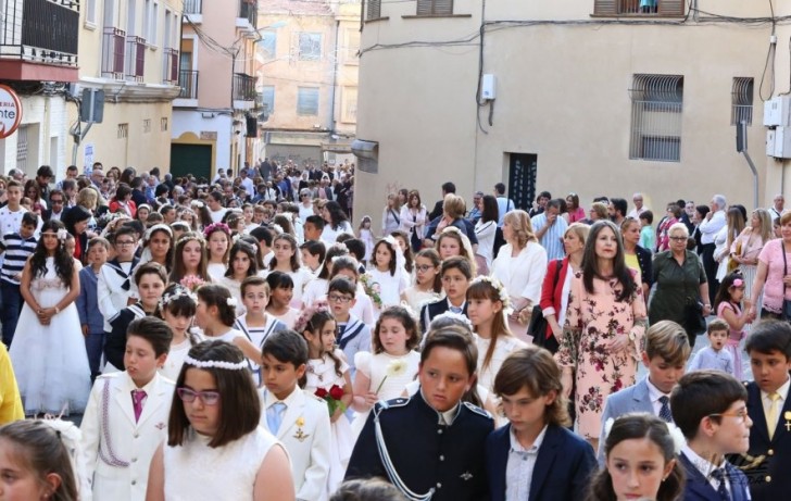 Cientos de eldenses participan en la procesión del Corpus Christi ...