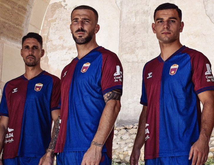 El Eldense presenta su nueva equipación local para la temporada 2025/26 ...