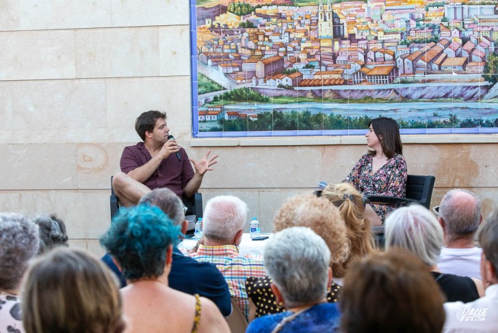 Jaime Riba El actor Jaime Riba presentó su primer libro en Elda - Valle de Elda